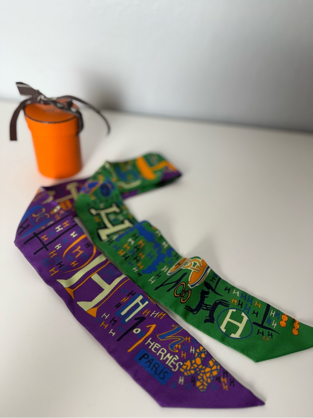 HERMÈS 1001 H Silk Twilly Scarf in Green and Purple